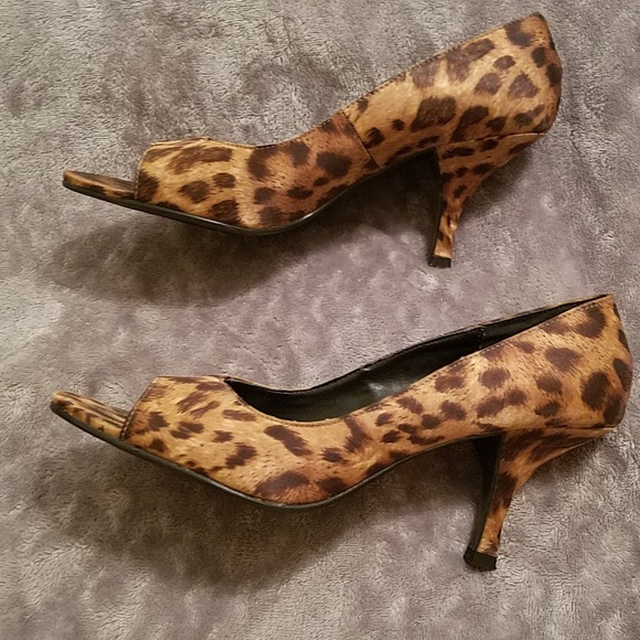 Peep Toe Leopard Heels - Picture 2 of 6
